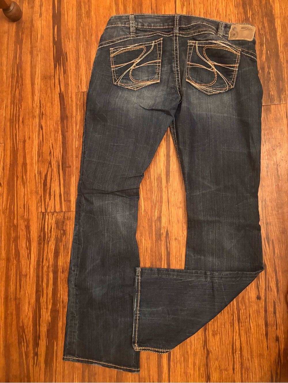 Silver Jeans Co. Women's Tuesday 16.5 Bootcut. Size 33 waist, 33 long. Low waist